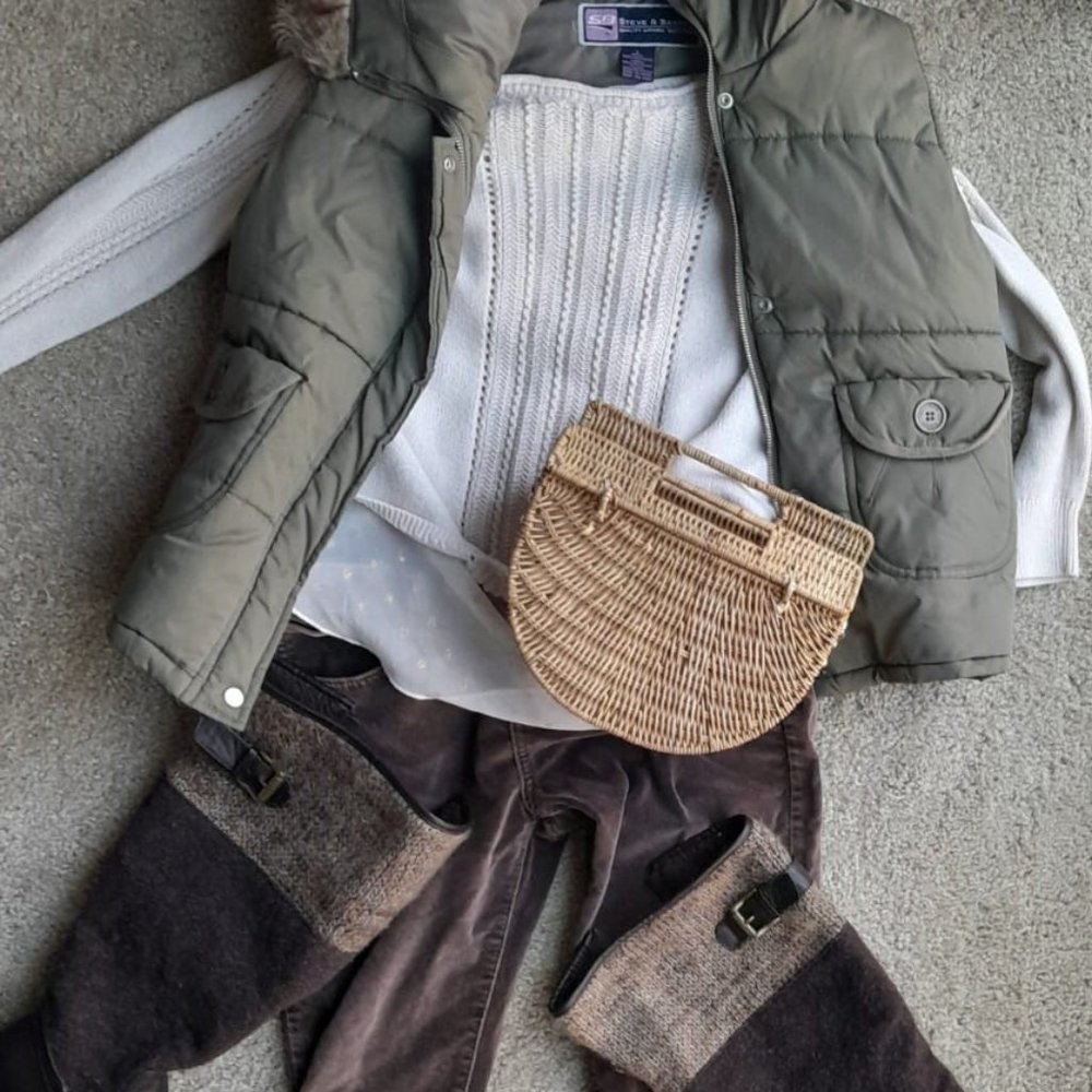 Steve & Barry's forest green puffer vest with faux fur trim size L large